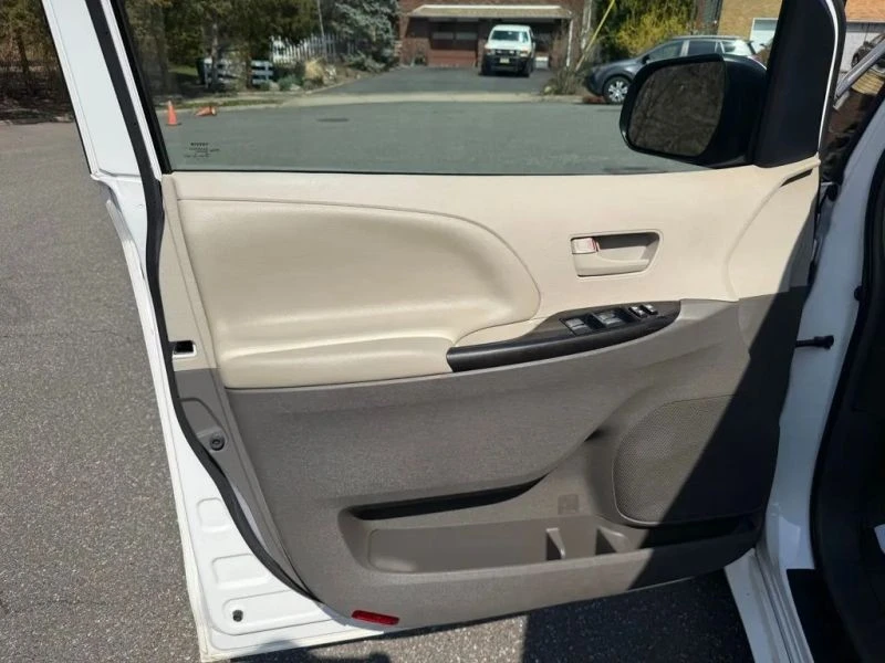 2012 Toyota Sienna 3rd Gen - Image 10 of 12
