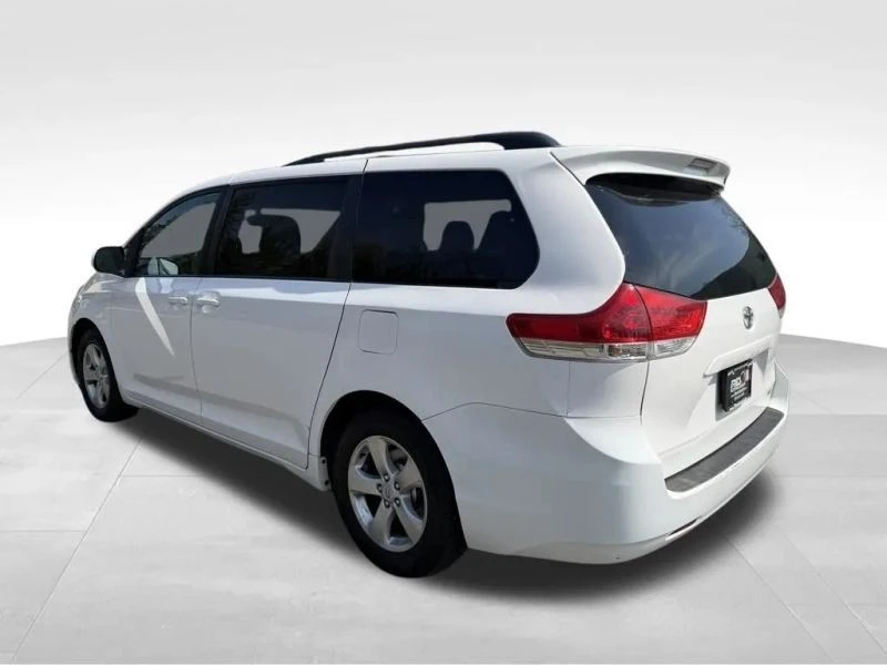 2012 Toyota Sienna 3rd Gen - Image 4 of 12