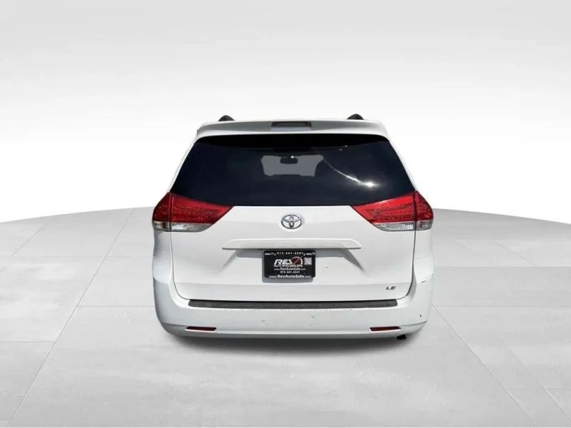 2012 Toyota Sienna 3rd Gen - Image 5 of 12