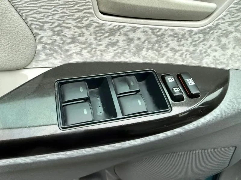2012 Toyota Sienna 3rd Gen - Image 10 of 12