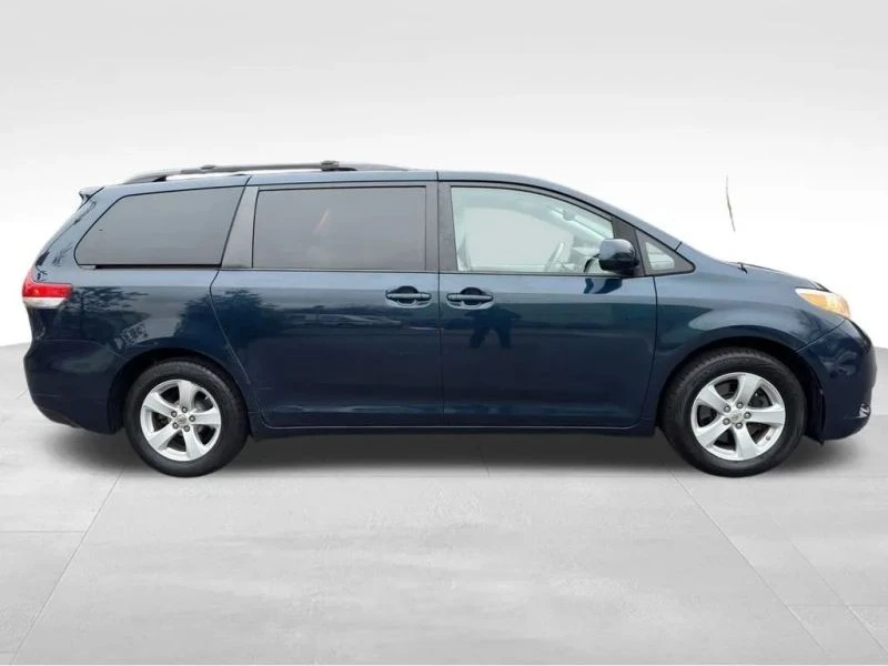 2012 Toyota Sienna 3rd Gen - Image 6 of 12
