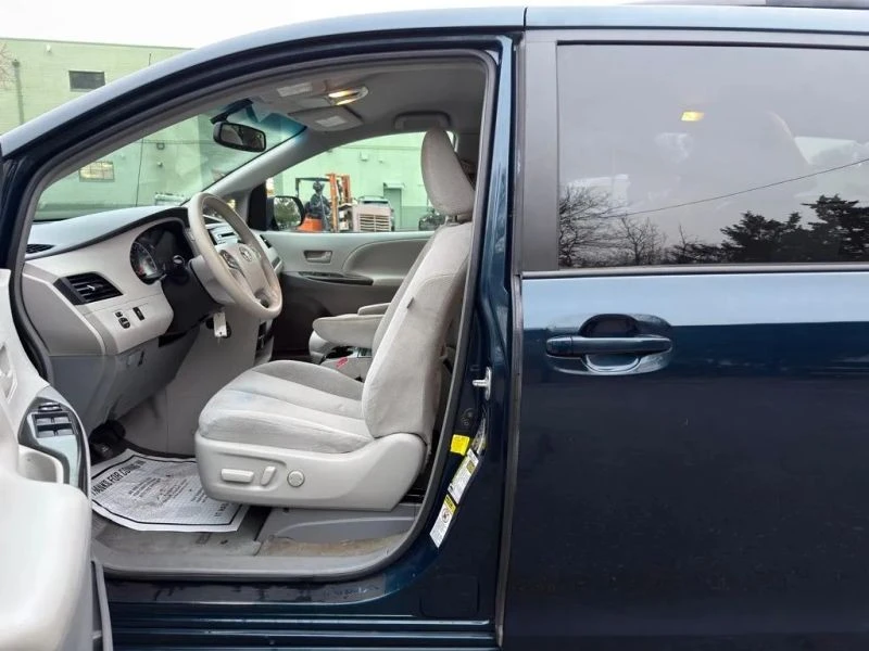 2012 Toyota Sienna 3rd Gen - Image 11 of 12