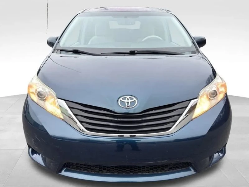 2012 Toyota Sienna 3rd Gen - Image 8 of 12
