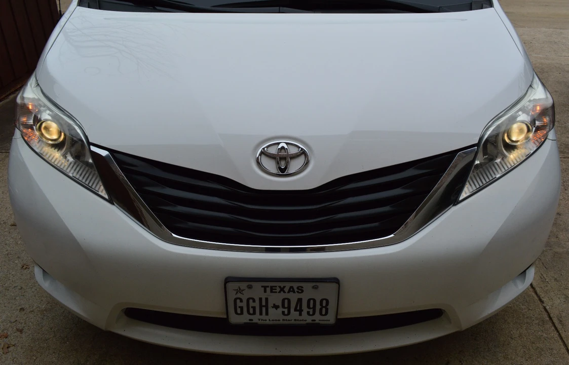 2012 Toyota Sienna 3rd Gen - Image 4 of 20