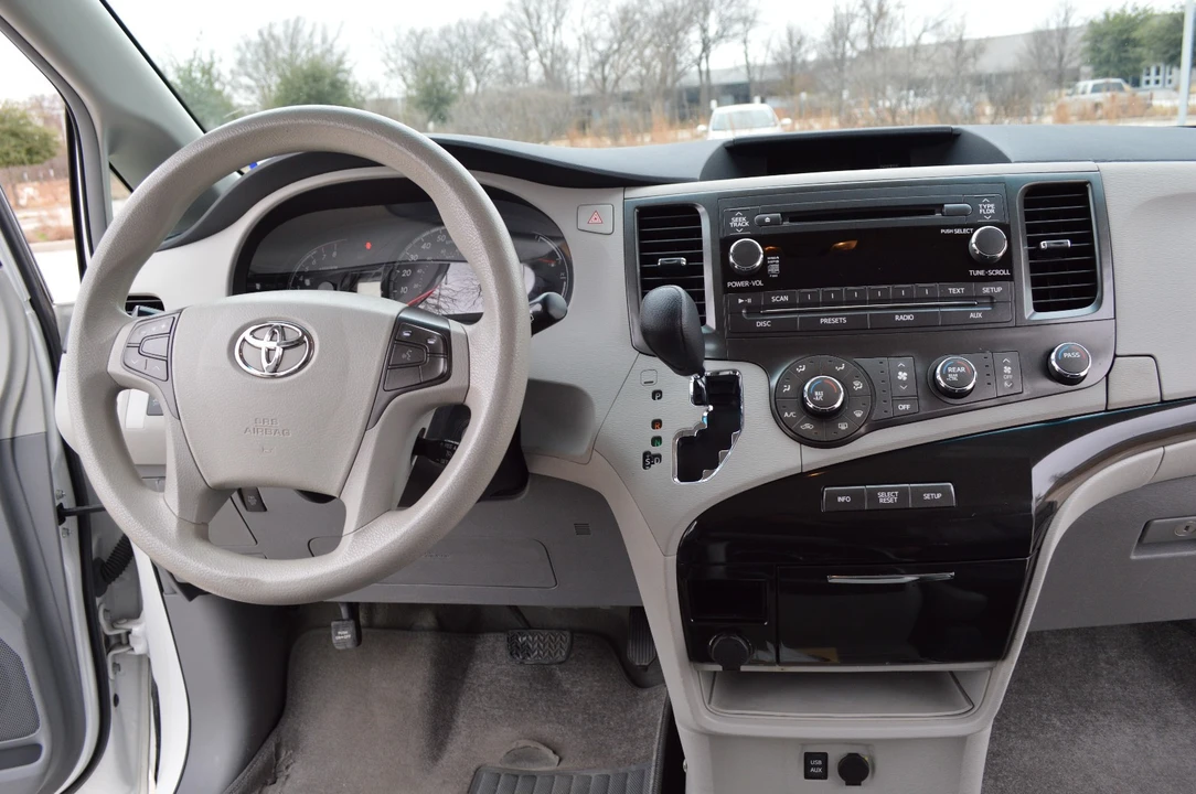 2012 Toyota Sienna 3rd Gen - Image 5 of 20