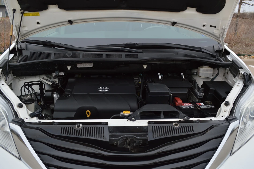 2012 Toyota Sienna 3rd Gen - Image 11 of 20