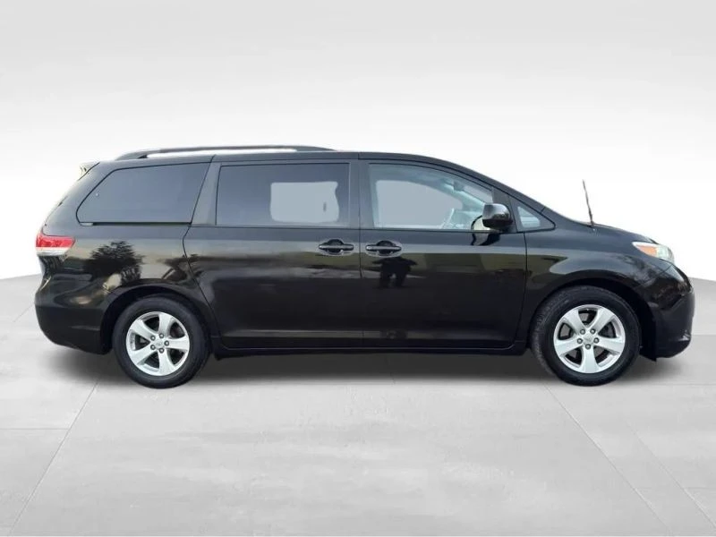 2012 Toyota Sienna 3rd Gen - Image 6 of 12
