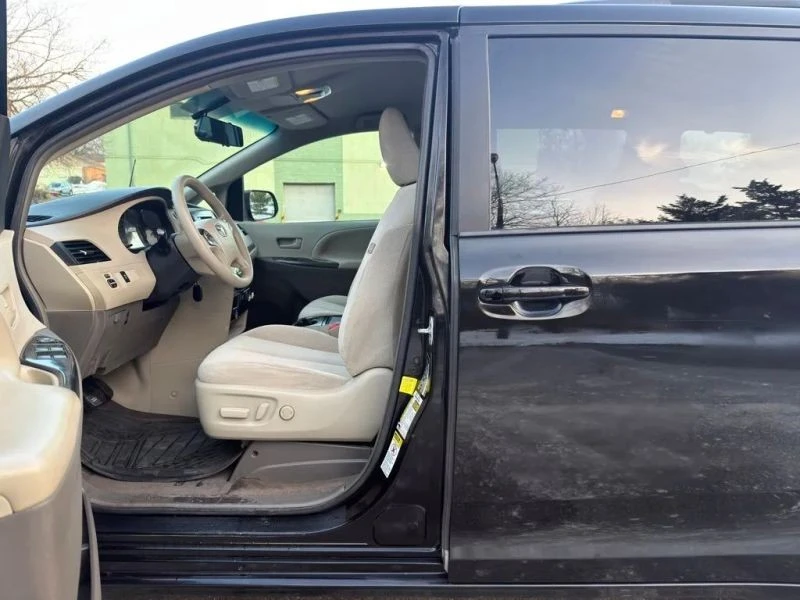 2012 Toyota Sienna 3rd Gen - Image 10 of 12