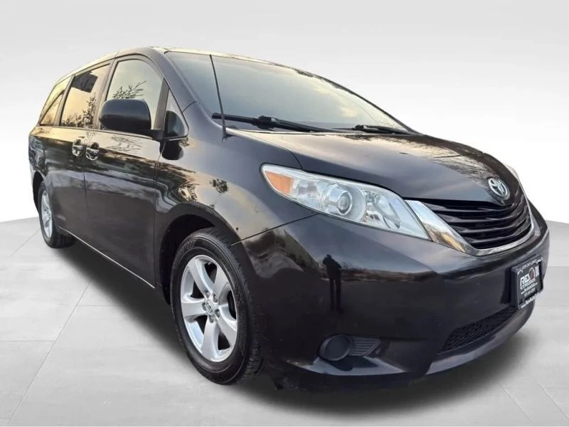2012 Toyota Sienna 3rd Gen - Image 7 of 12