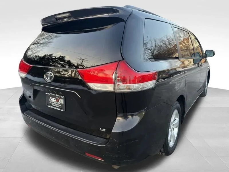 2012 Toyota Sienna 3rd Gen - Image 5 of 12
