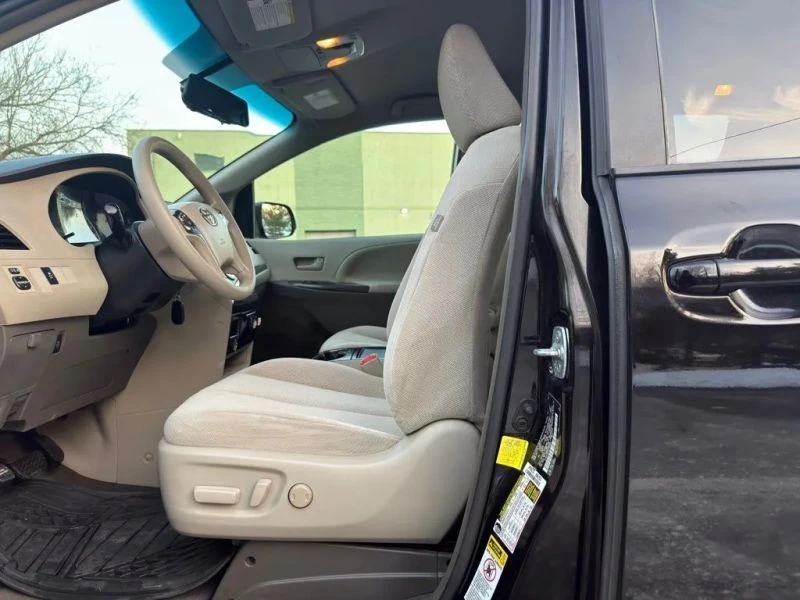 2012 Toyota Sienna 3rd Gen - Image 11 of 12