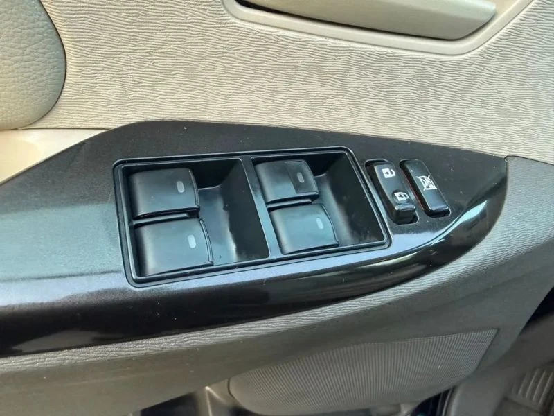 2012 Toyota Sienna 3rd Gen - Image 9 of 12