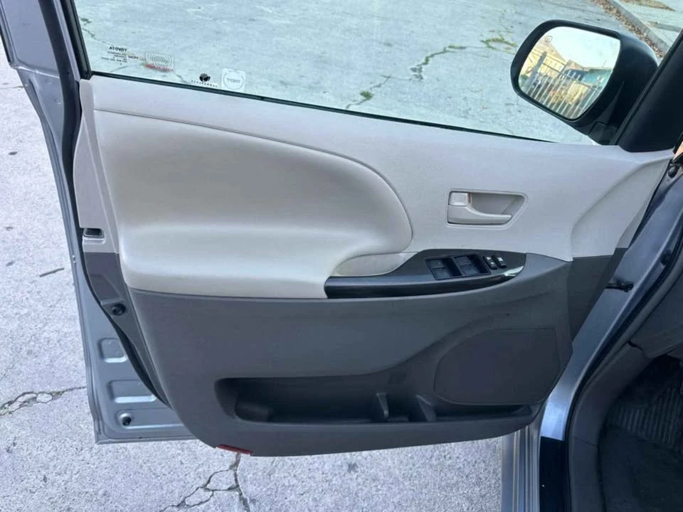 2012 Toyota Sienna 3rd Gen - Image 15 of 20
