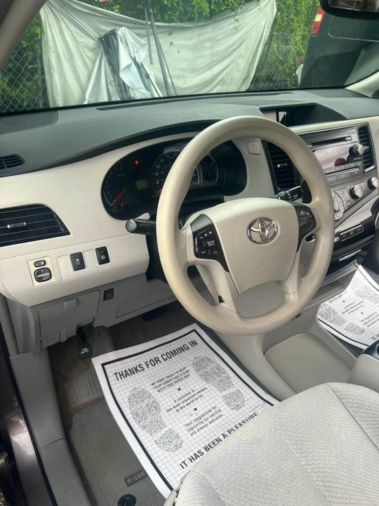 2012 Toyota Sienna 3rd Gen - Image 15 of 19