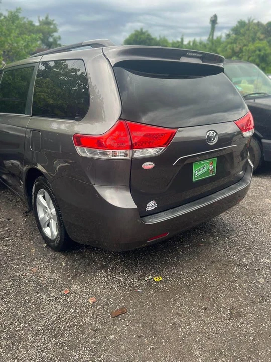 2012 Toyota Sienna 3rd Gen - Image 7 of 19