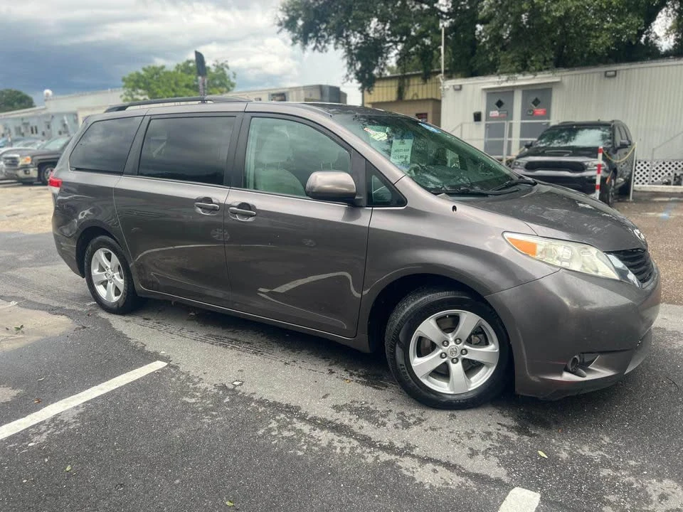 2012 Toyota Sienna 3rd Gen - Image 3 of 19