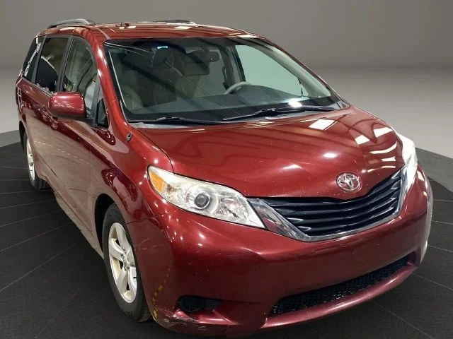 2012 Toyota Sienna 2nd Gen - Image 2 of 8