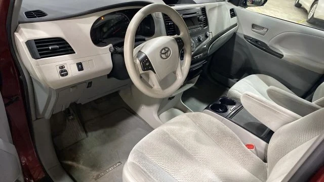 2012 Toyota Sienna 2nd Gen - Image 5 of 8