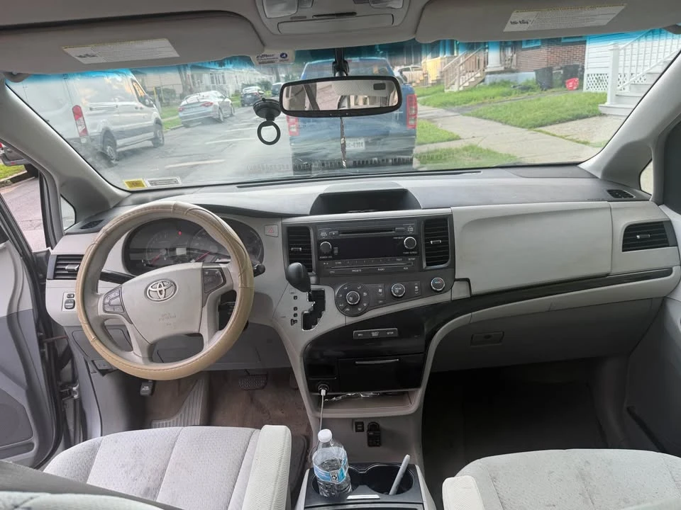2012 Toyota Sienna 3rd Gen - Image 5 of 12