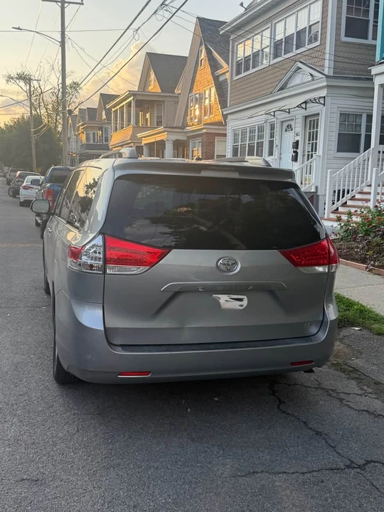 2012 Toyota Sienna 3rd Gen - Image 7 of 12