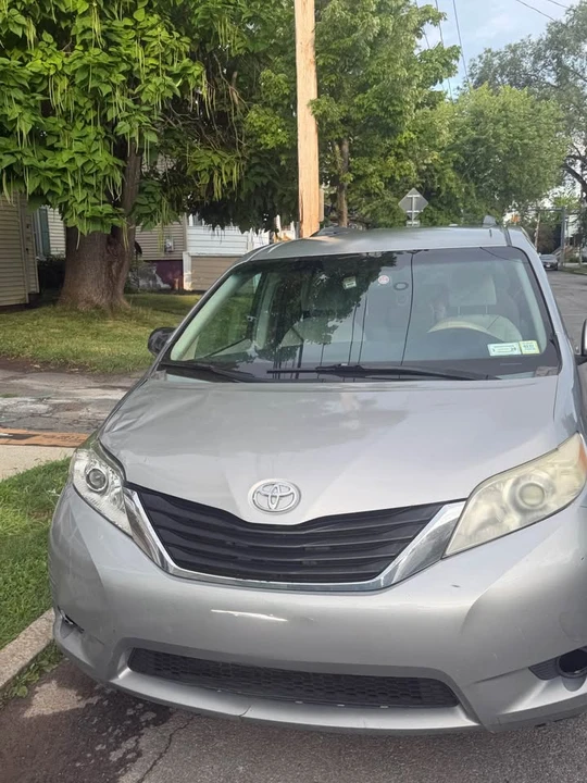 2012 Toyota Sienna 3rd Gen - Image 6 of 12