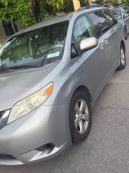 2012 Toyota Sienna 3rd Gen - Image 11 of 12