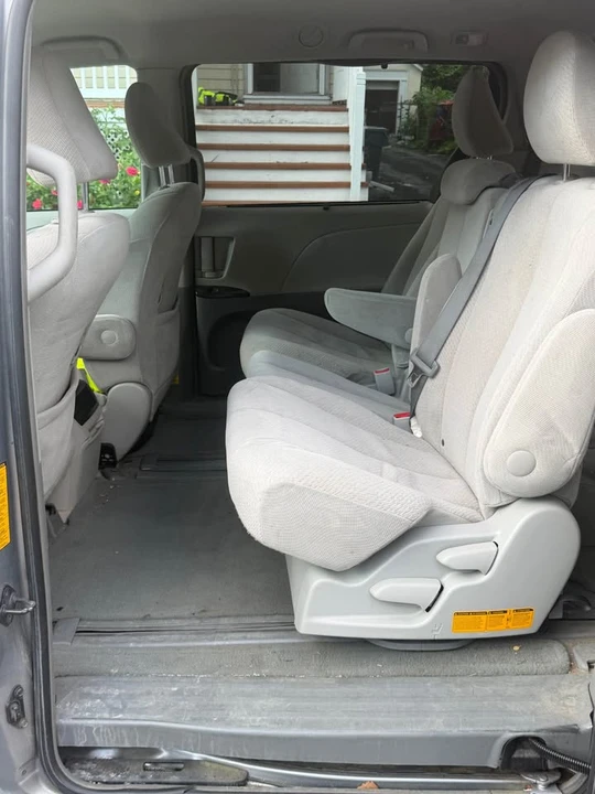2012 Toyota Sienna 3rd Gen - Image 4 of 12