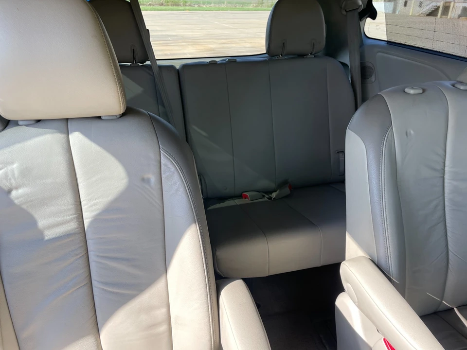 2012 Toyota Sienna 3rd Gen - Image 17 of 21