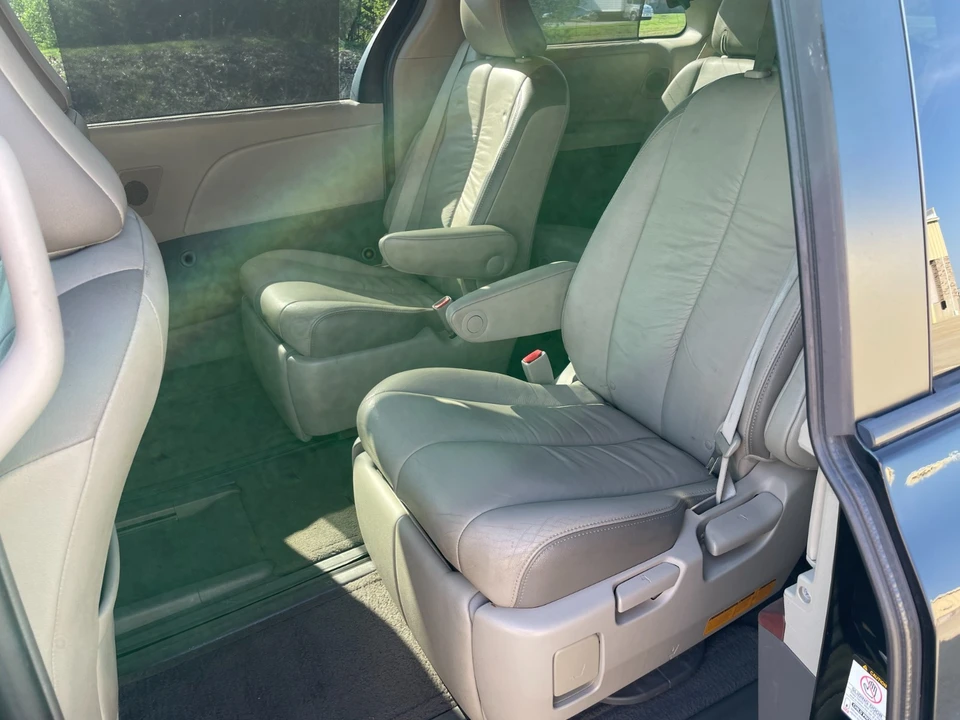 2012 Toyota Sienna 3rd Gen - Image 11 of 21