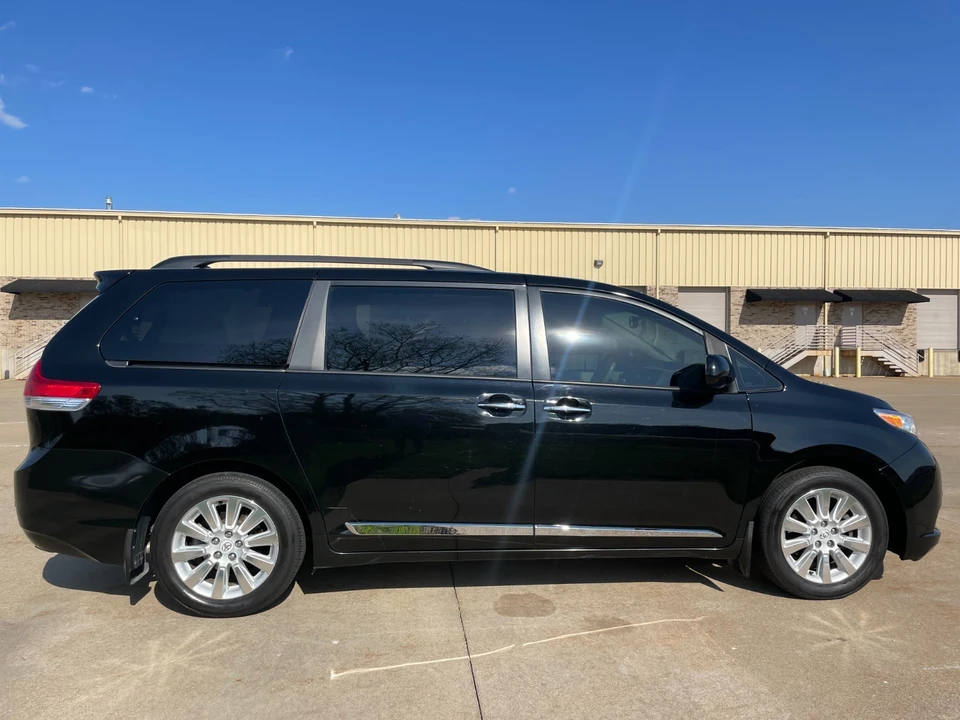 2012 Toyota Sienna 3rd Gen - Image 7 of 21
