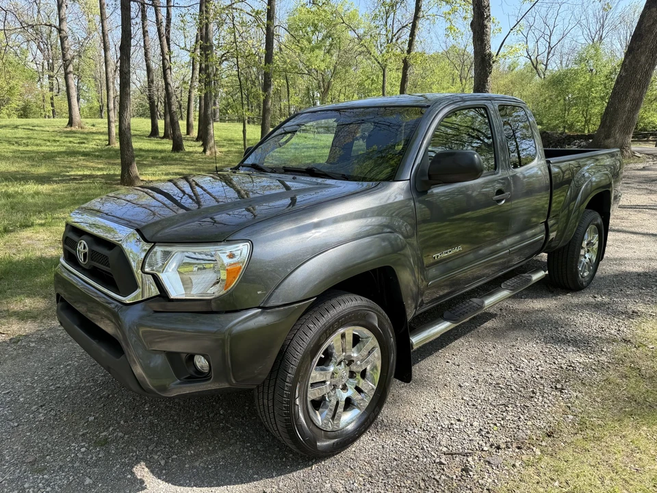 2012 Toyota Tacoma 2nd Gen - Image 2 of 31