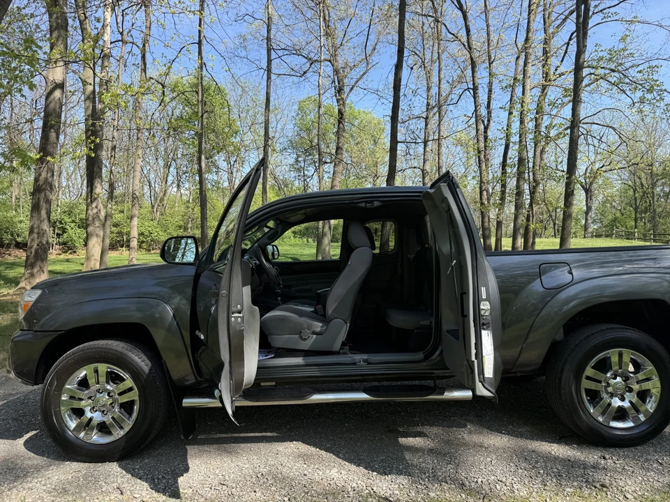 2012 Toyota Tacoma 2nd Gen - Image 24 of 31