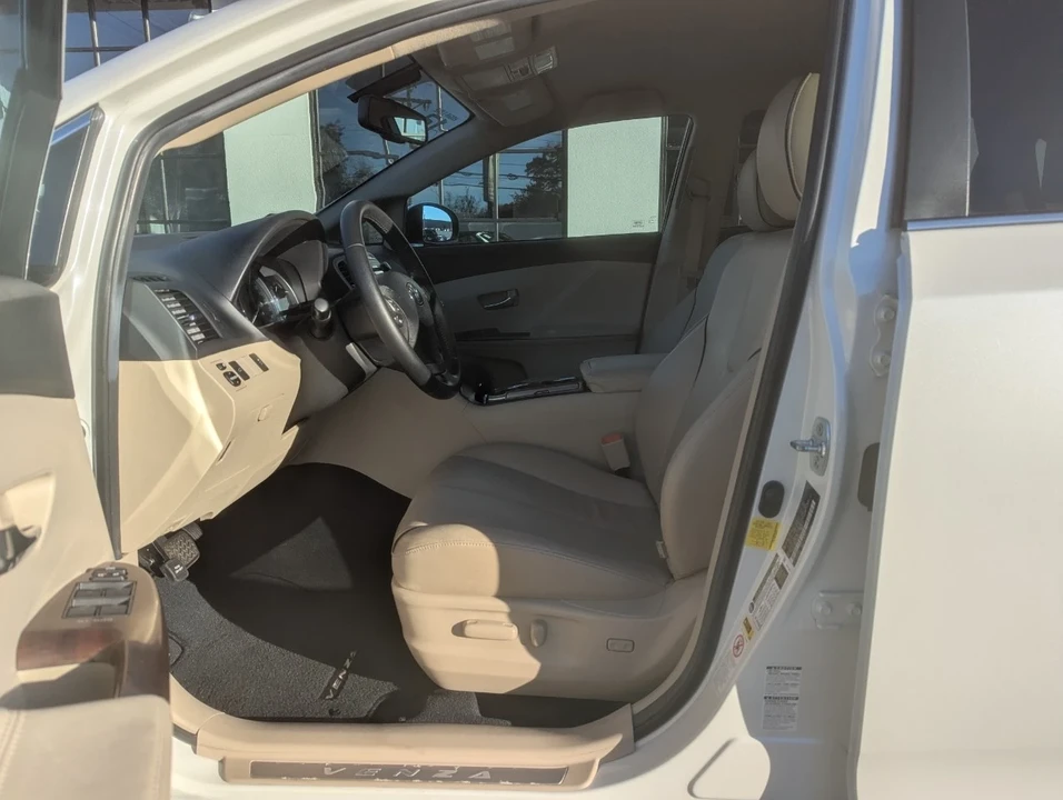 2012 Toyota Venza - Image 11 of 21