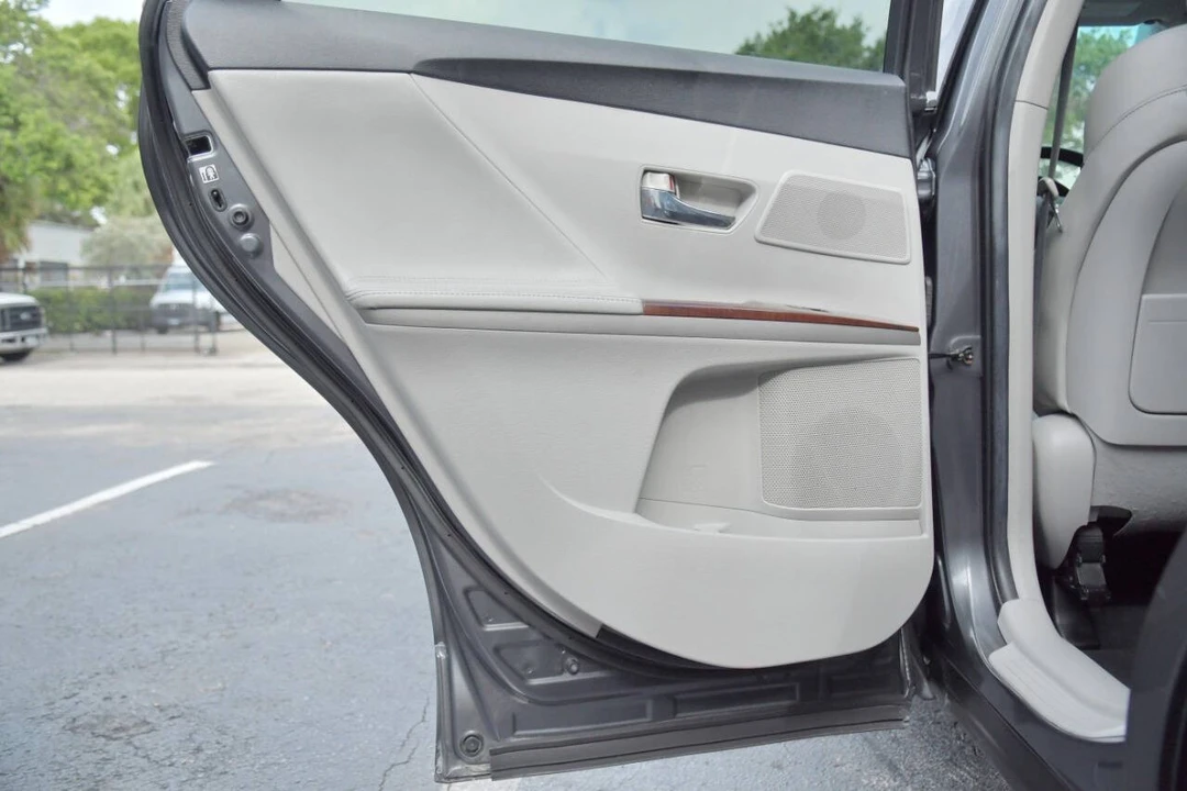 2012 Toyota Venza - Image 11 of 12