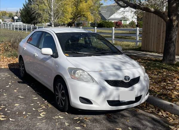 2012 Toyota Yaris - Image 2 of 15