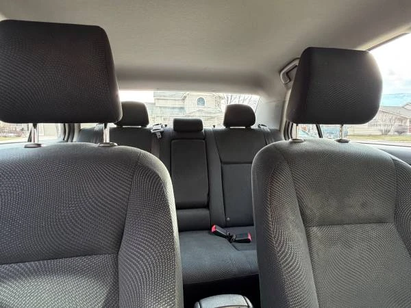 2012 Toyota Yaris - Image 10 of 15