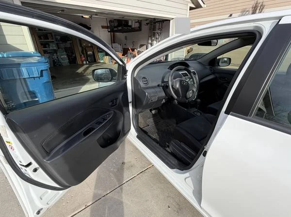 2012 Toyota Yaris - Image 13 of 15
