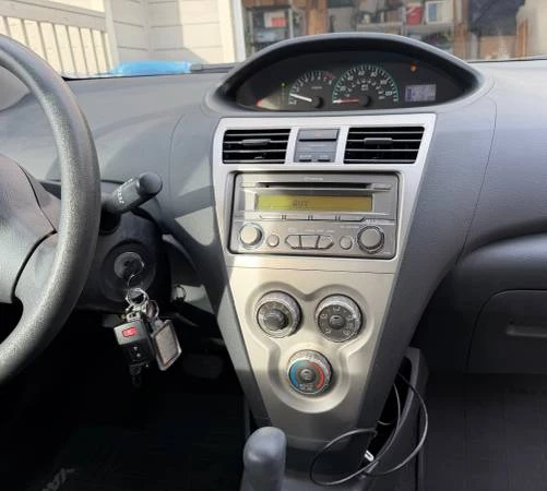 2012 Toyota Yaris - Image 8 of 15