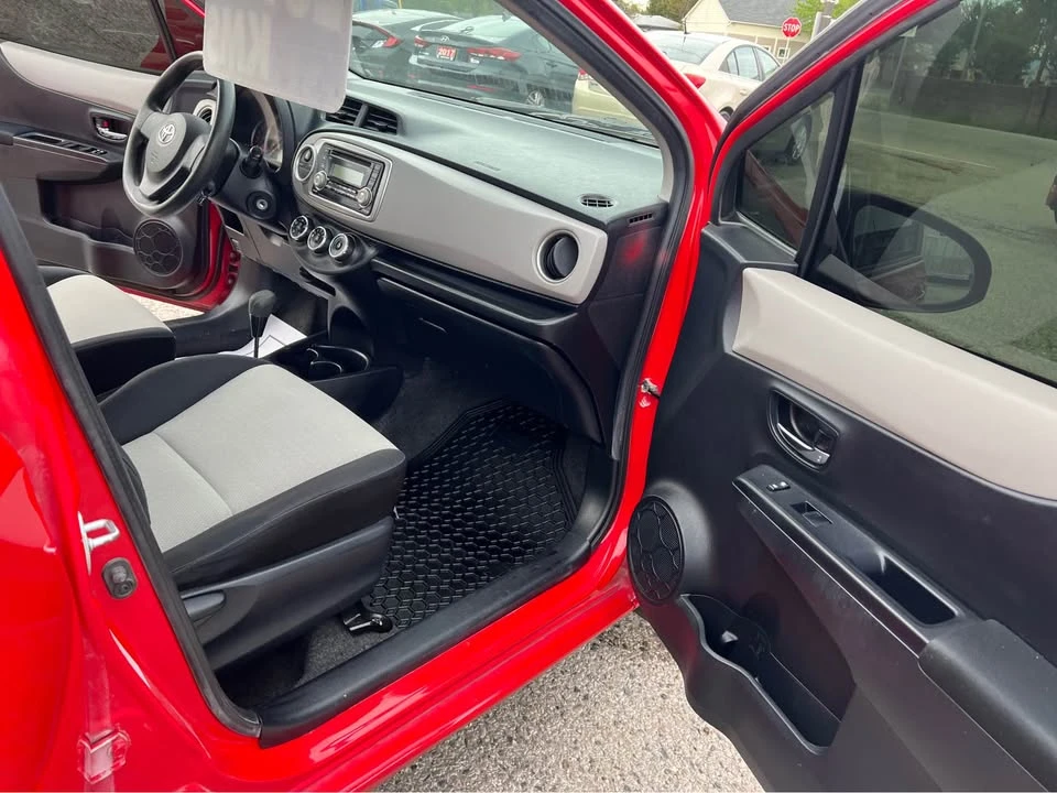 2012 Toyota Yaris - Image 11 of 20
