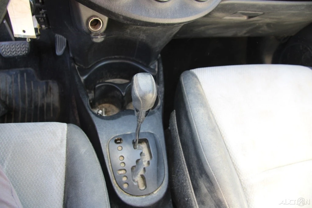 2012 Toyota Yaris - Image 15 of 21