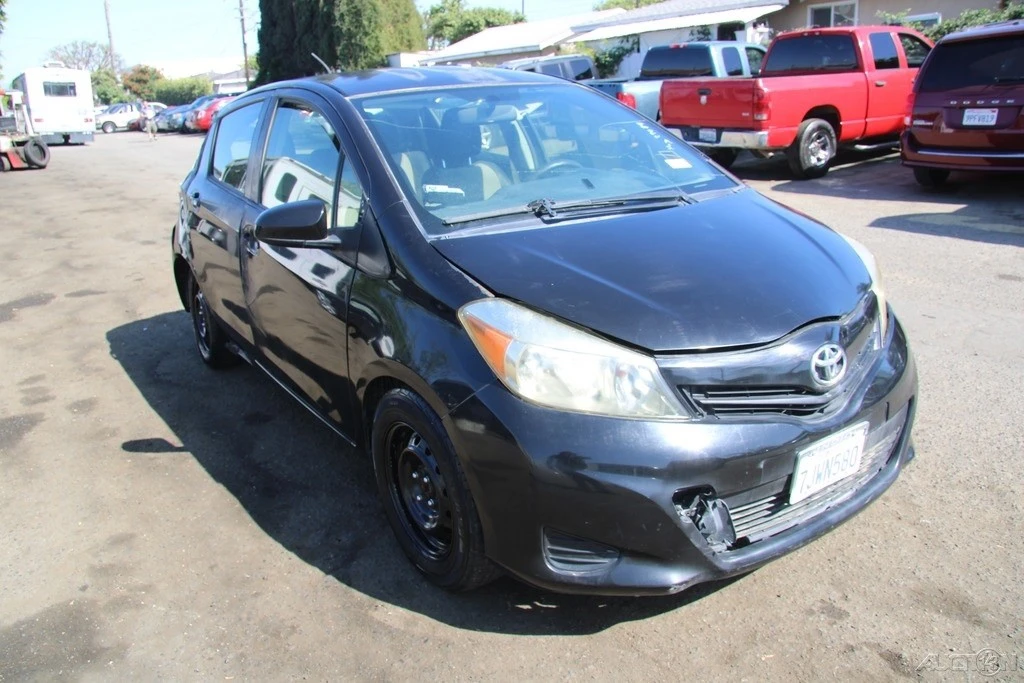 2012 Toyota Yaris - Image 10 of 21