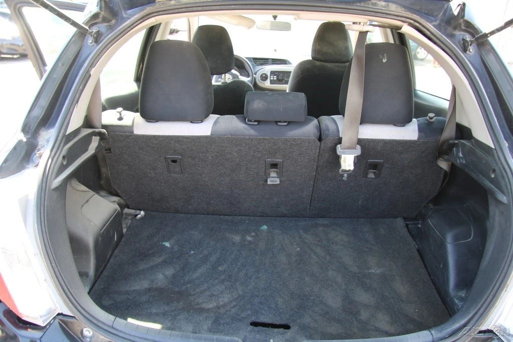 2012 Toyota Yaris - Image 18 of 21