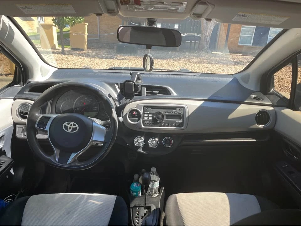 2012 Toyota Yaris - Image 7 of 10