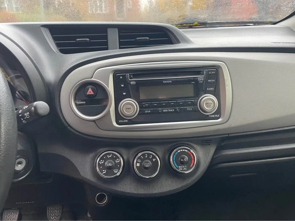 2012 Toyota Yaris - Image 6 of 7