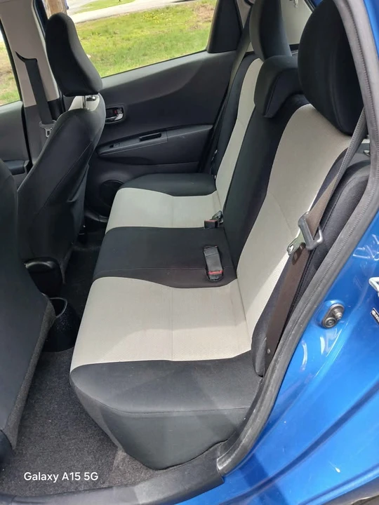2012 Toyota Yaris - Image 10 of 17