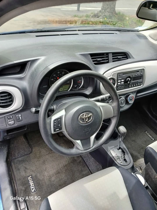 2012 Toyota Yaris - Image 7 of 17
