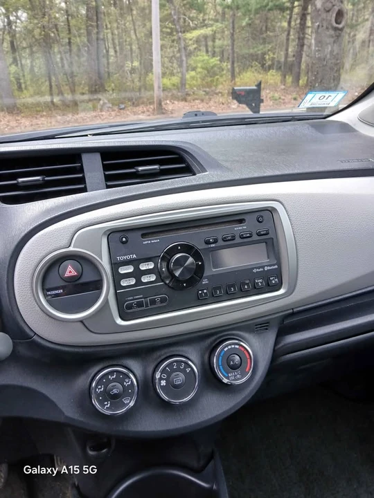 2012 Toyota Yaris - Image 8 of 17