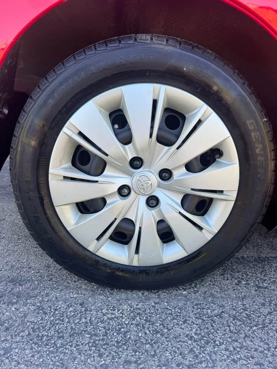 2012 Toyota Yaris - Image 19 of 20
