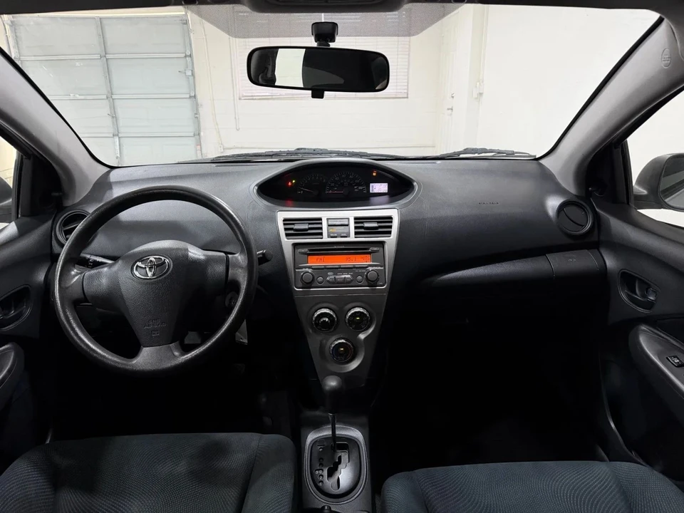 2012 Toyota Yaris - Image 9 of 16