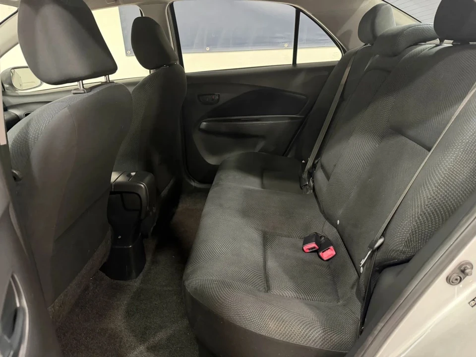 2012 Toyota Yaris - Image 8 of 16